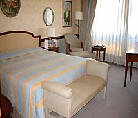 Izan Avenue Louise Hotel