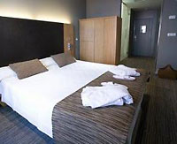 Petit Palace Tres Cruces Hotel